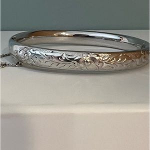 Silver hinged bangle